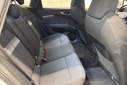 valkoinen Audi Q4 e-tron 2022 kuva 17.