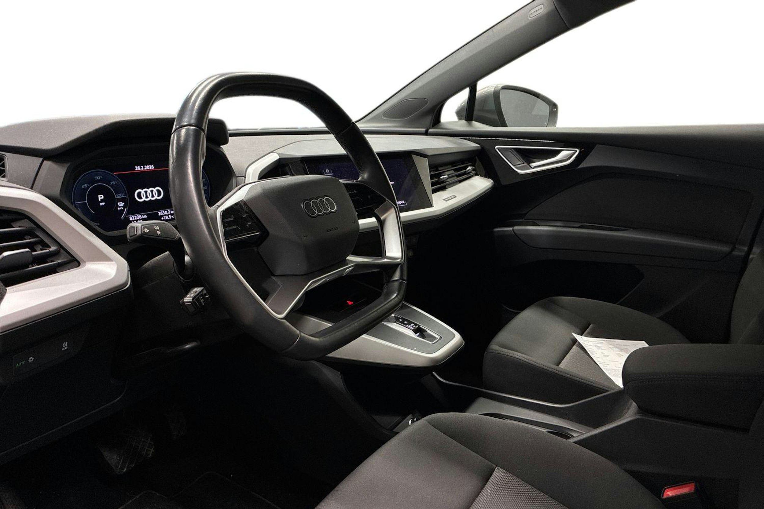 harmaa Audi Q4 e-tron 2022 kuva 3.