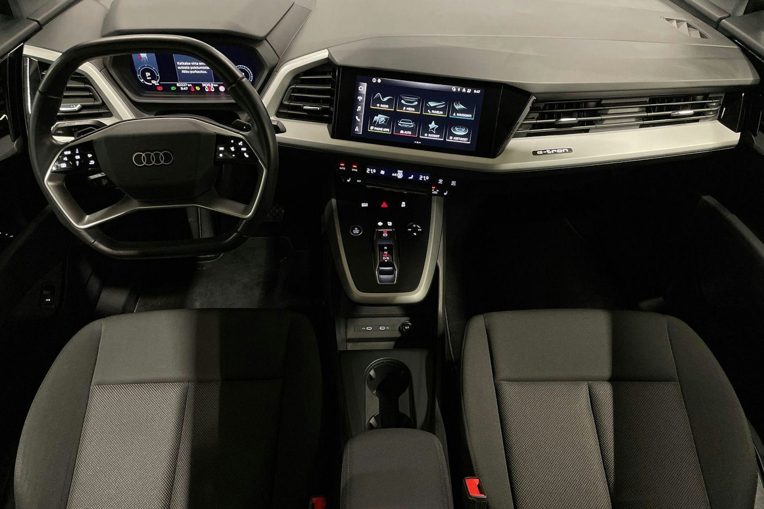 harmaa Audi Q4 e-tron 2022 kuva 9.