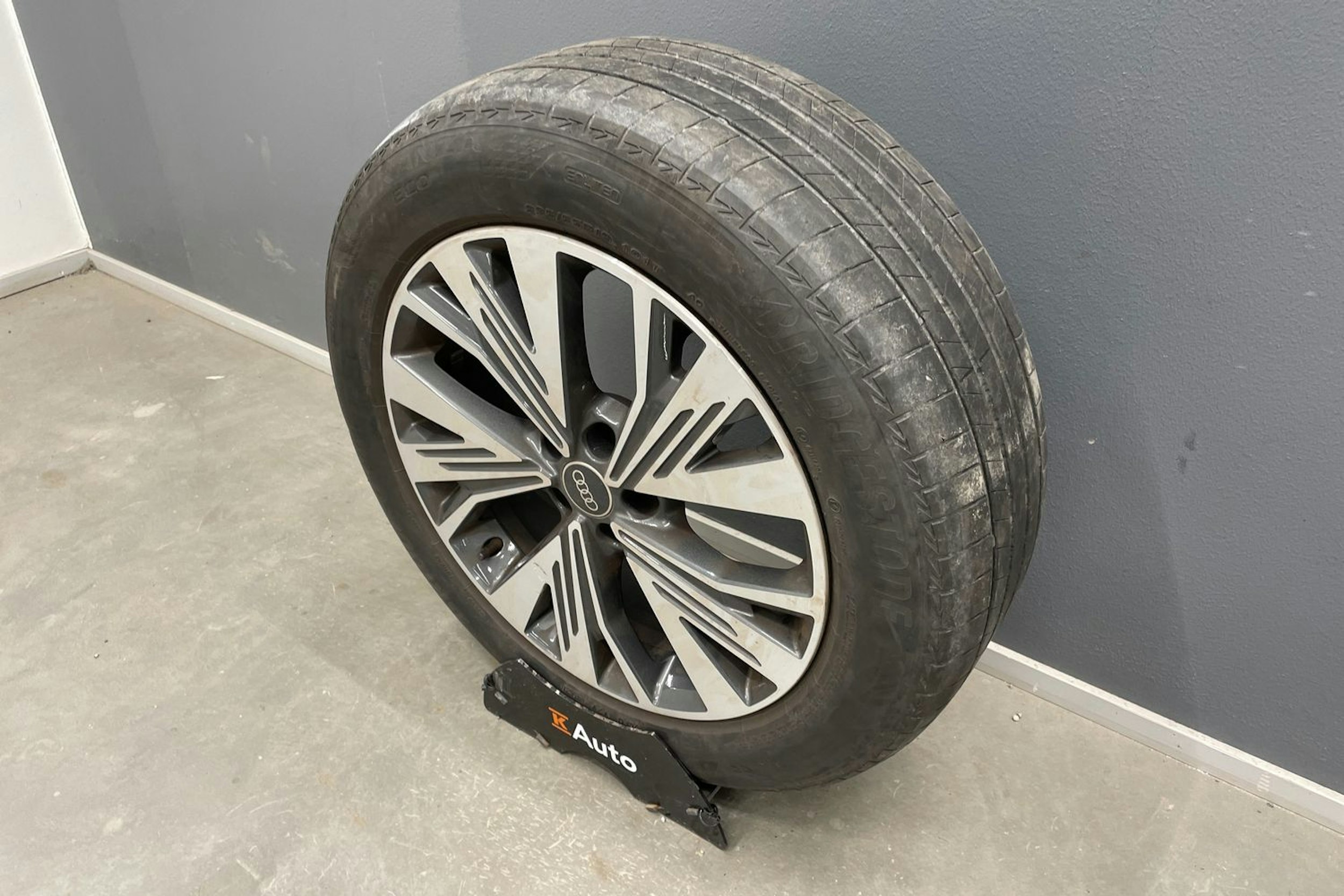 harmaa Audi Q4 e-tron 2022 kuva 14.