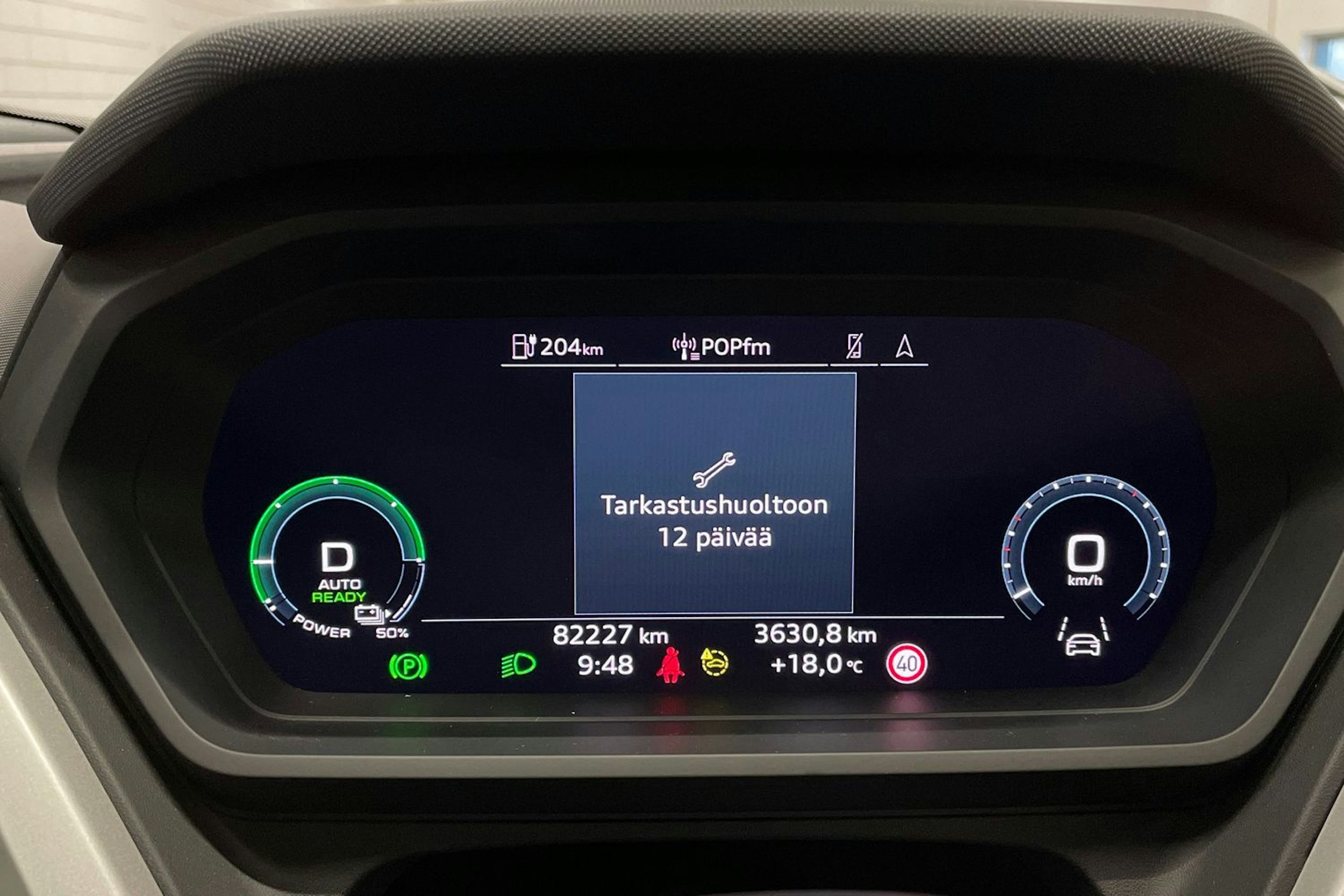 harmaa Audi Q4 e-tron 2022 kuva 16.