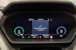 harmaa Audi Q4 e-tron 2022 kuva 16.