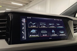 harmaa Audi Q4 e-tron 2022 kuva 17.