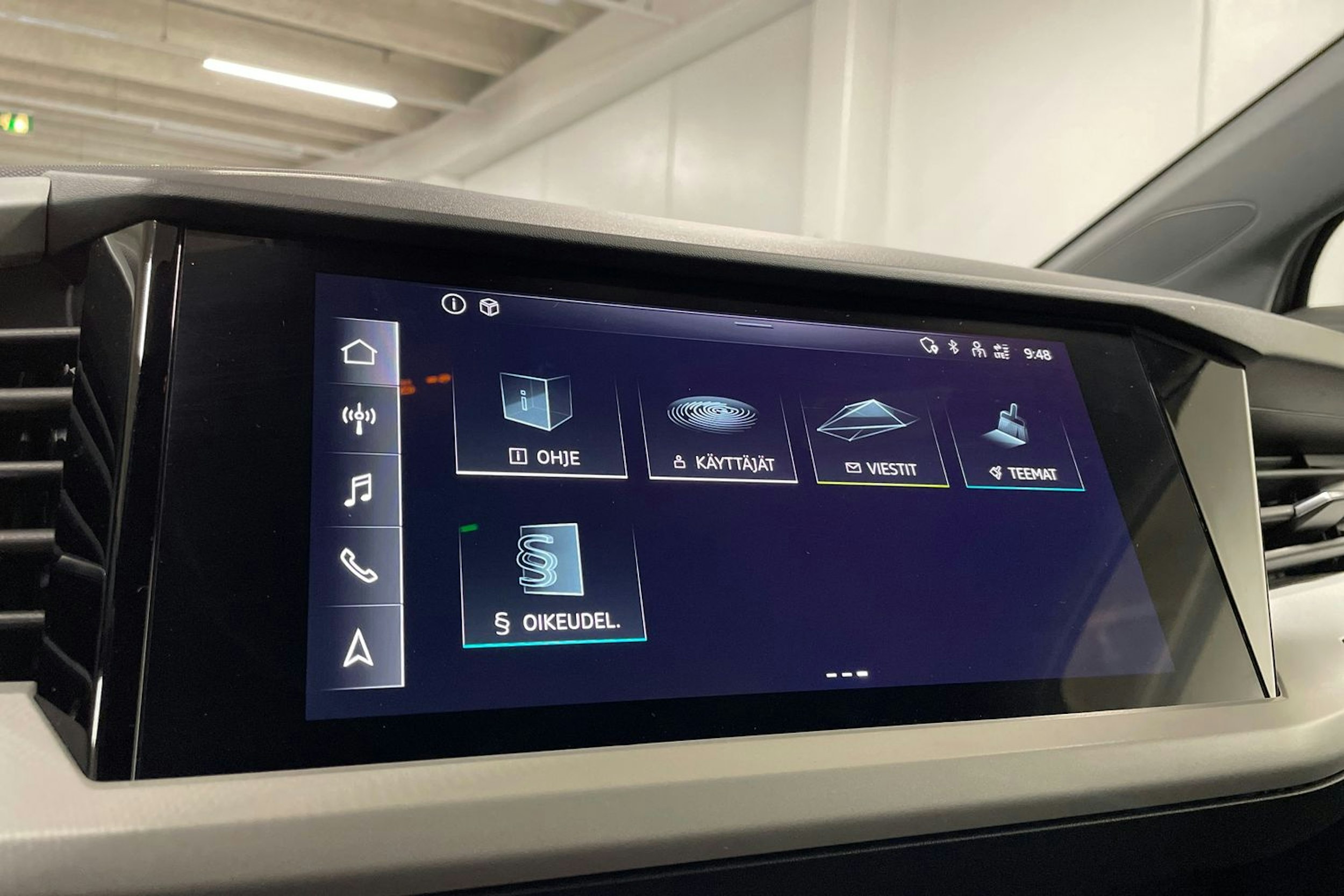 harmaa Audi Q4 e-tron 2022 kuva 18.