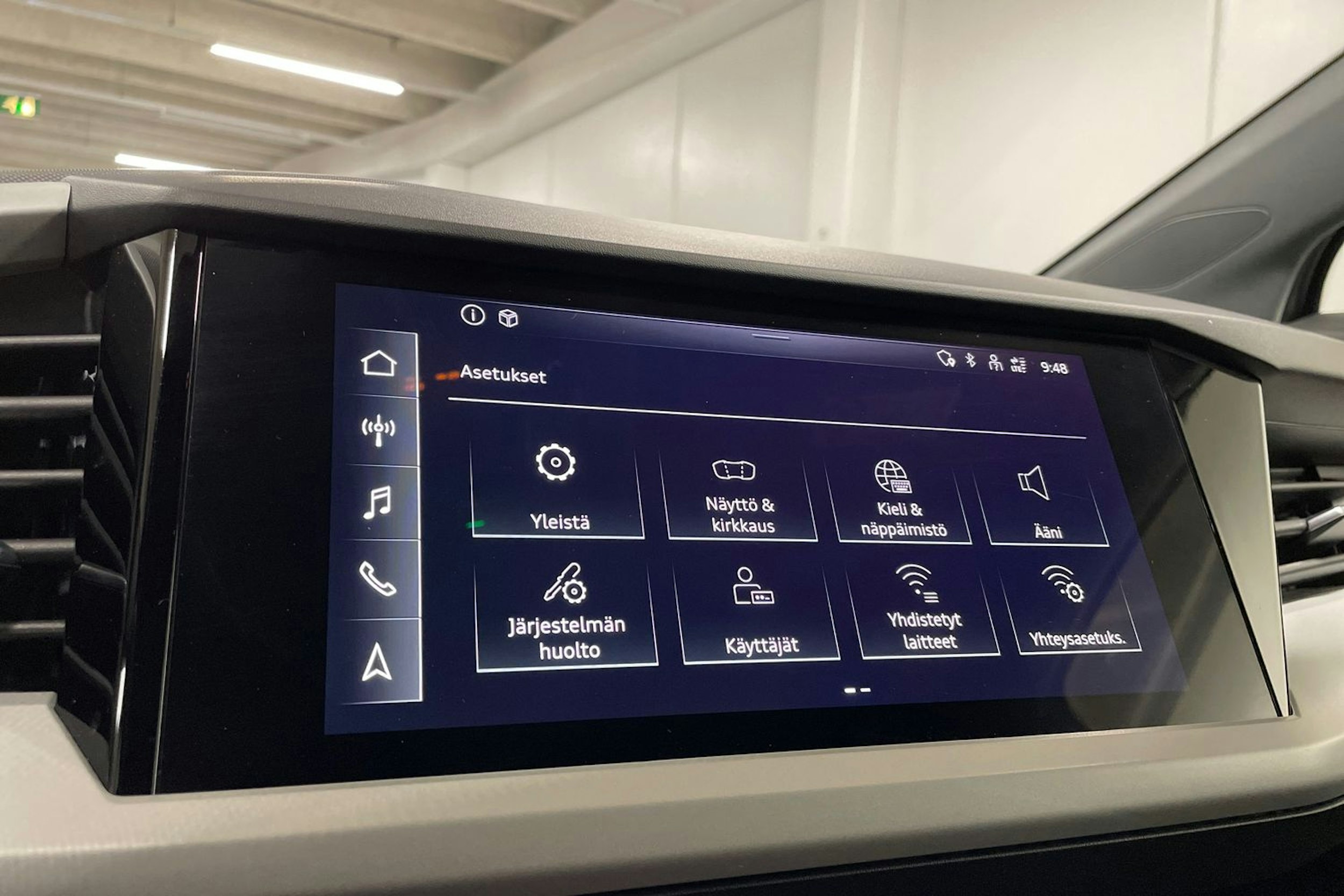 harmaa Audi Q4 e-tron 2022 kuva 19.