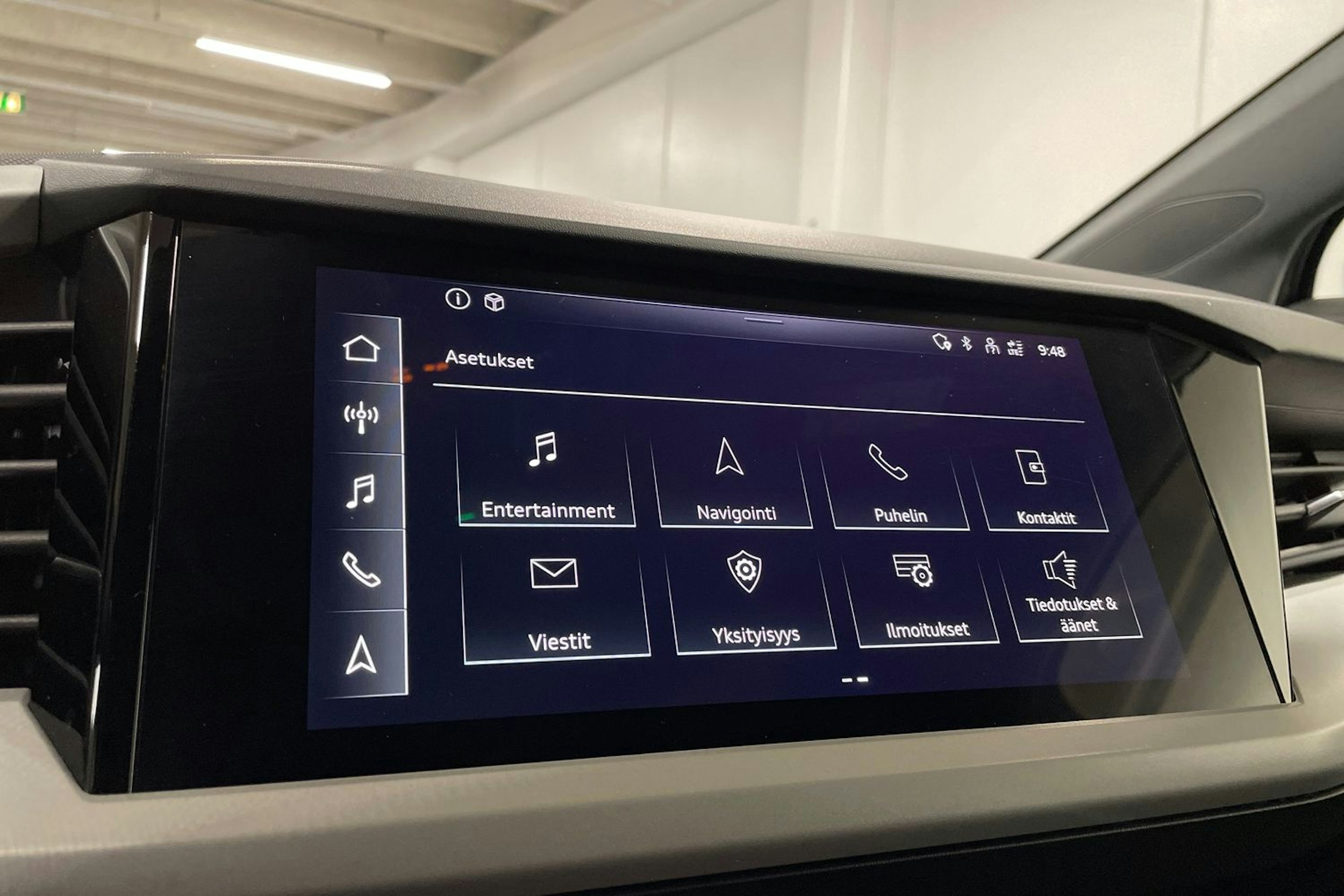 harmaa Audi Q4 e-tron 2022 kuva 20.