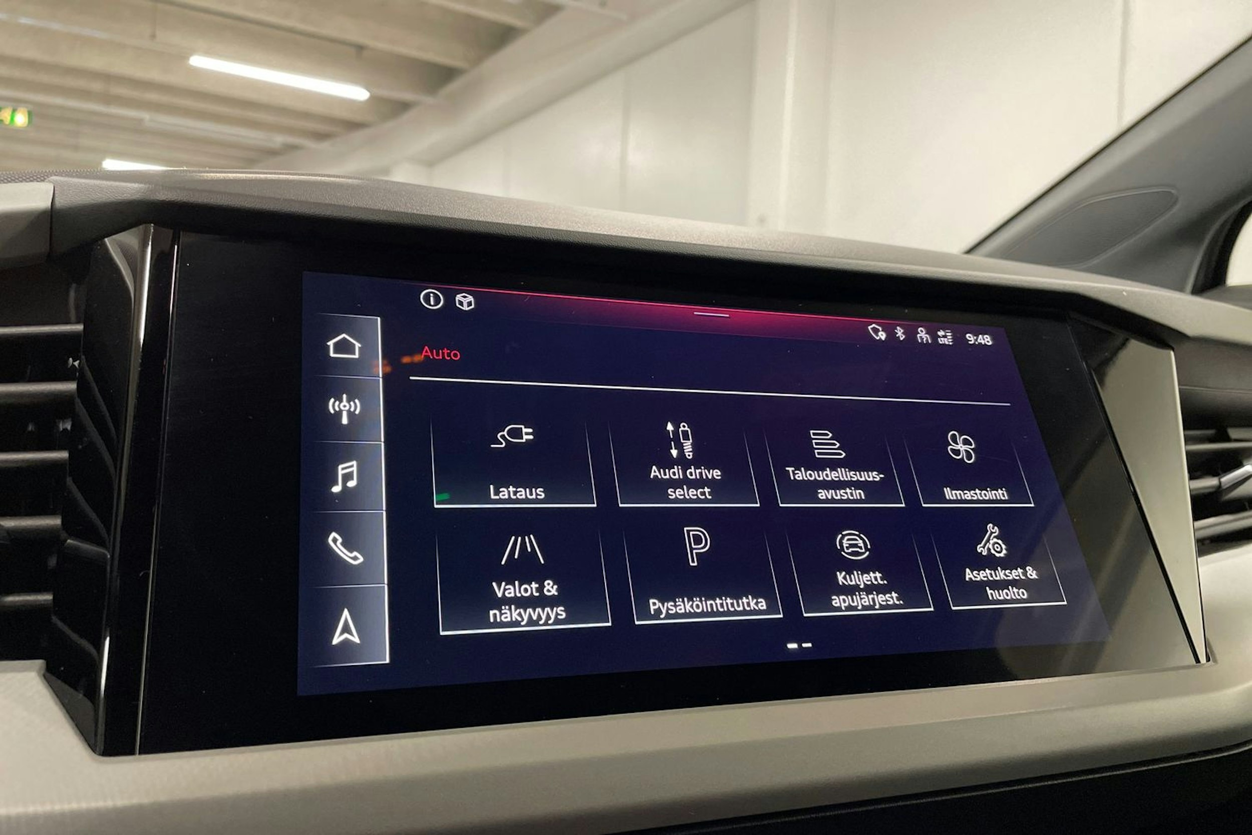 harmaa Audi Q4 e-tron 2022 kuva 21.