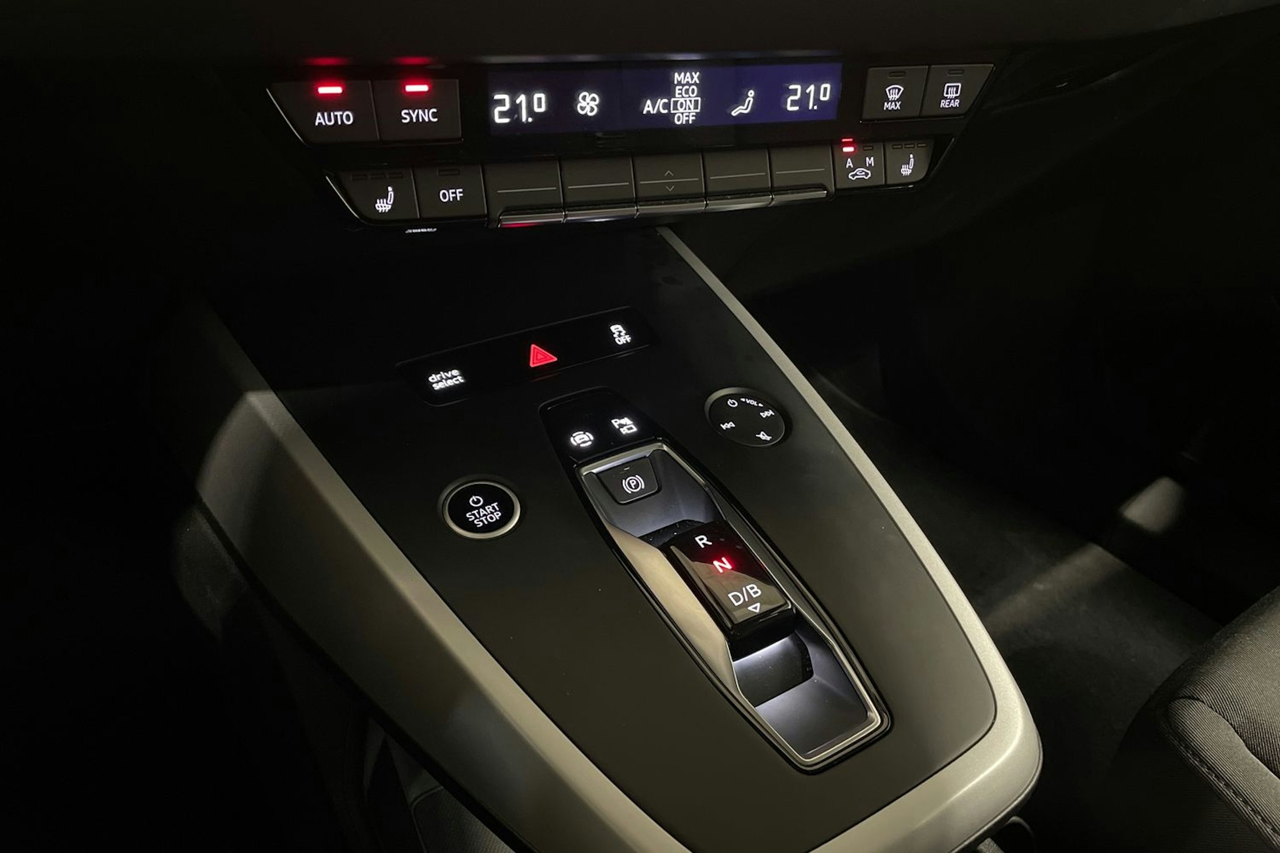 harmaa Audi Q4 e-tron 2022 kuva 24.