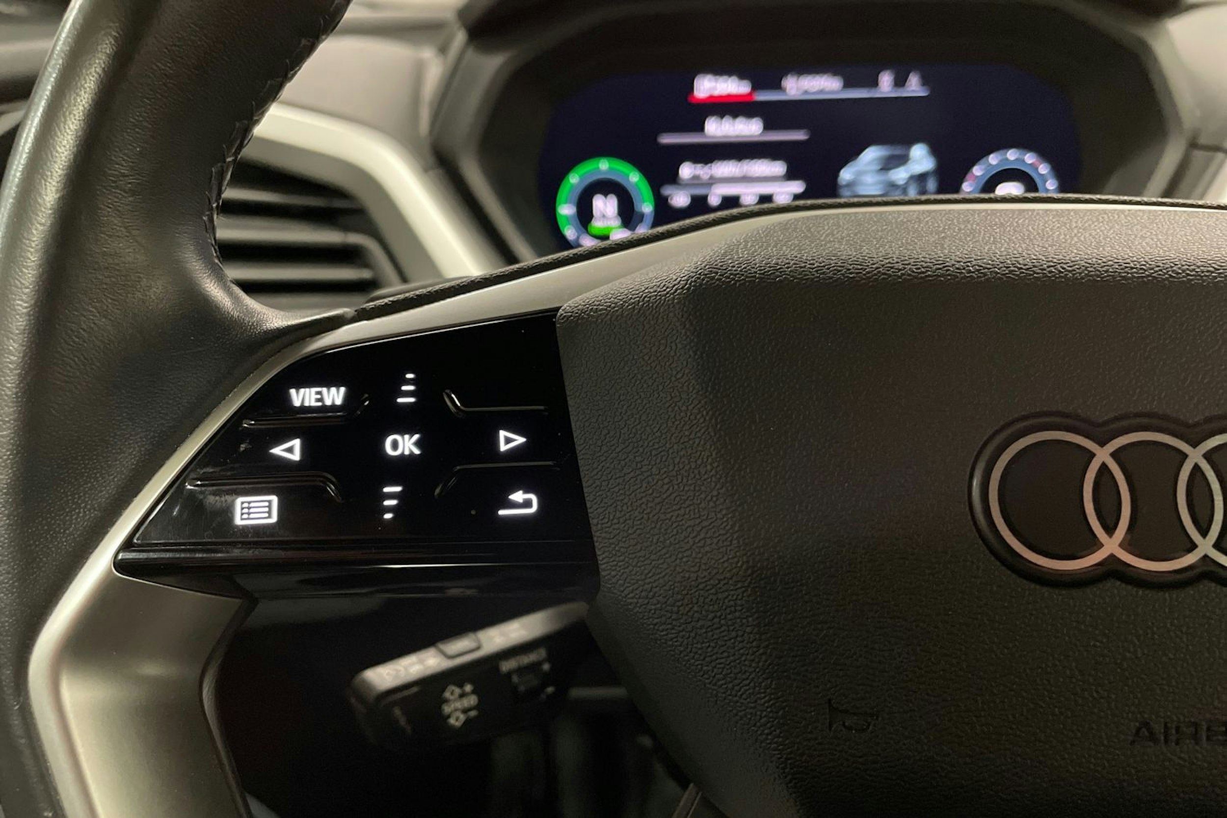 harmaa Audi Q4 e-tron 2022 kuva 26.