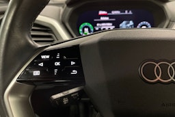 harmaa Audi Q4 e-tron 2022 kuva 26.