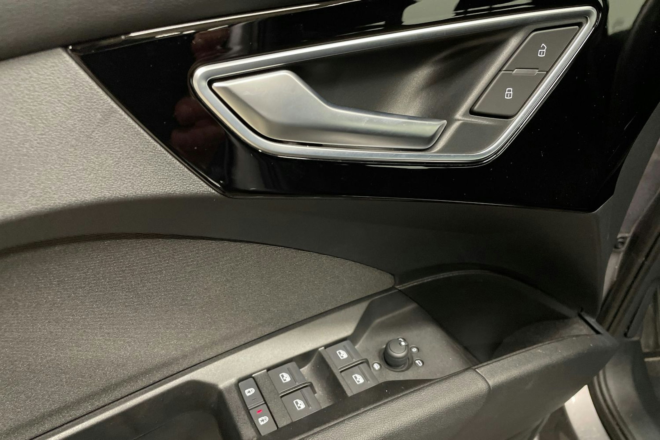 harmaa Audi Q4 e-tron 2022 kuva 28.