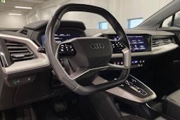 harmaa Audi Q4 e-tron 2022 kuva 30.