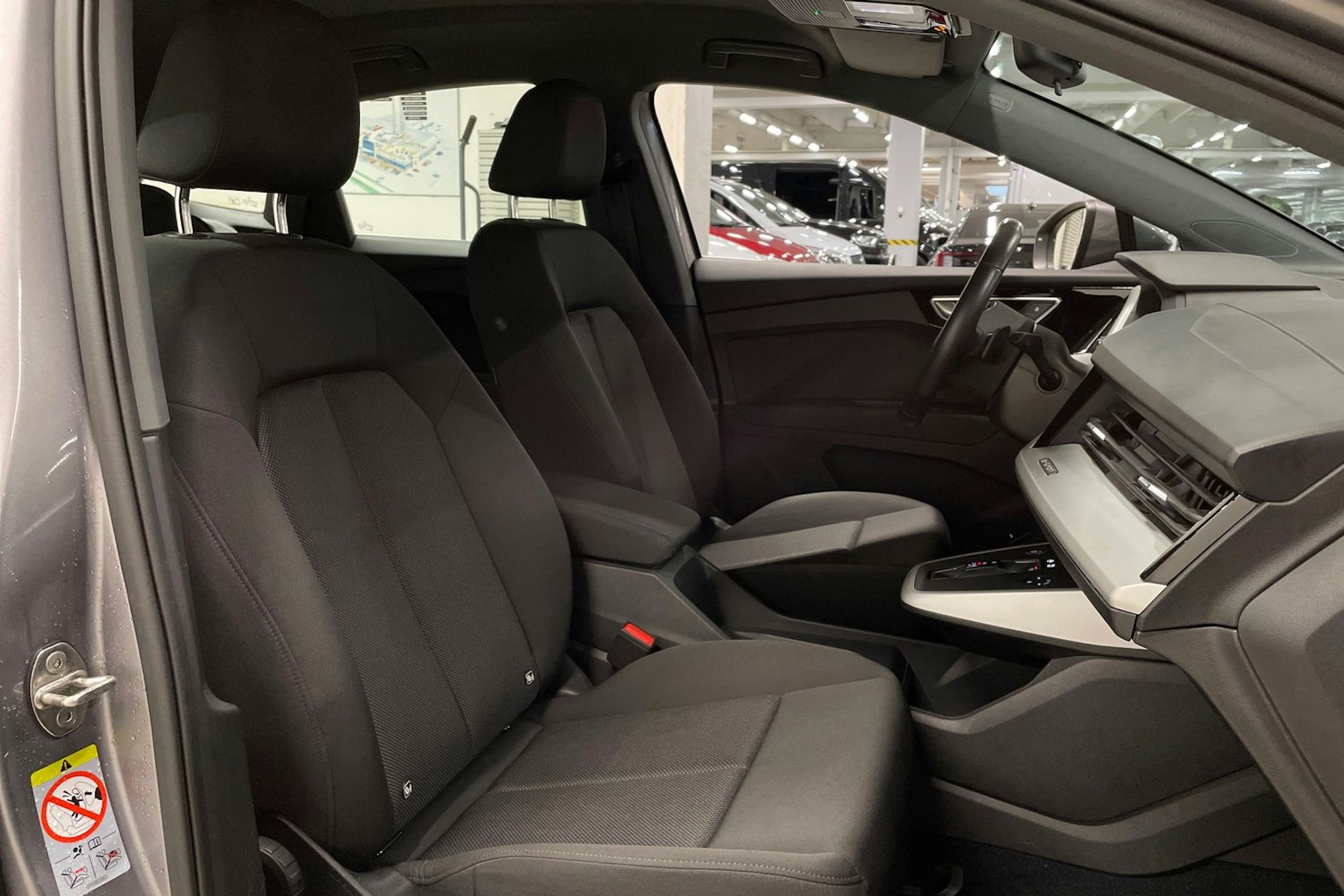 harmaa Audi Q4 e-tron 2022 kuva 31.