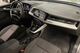 harmaa Audi Q4 e-tron 2022 kuva 32.