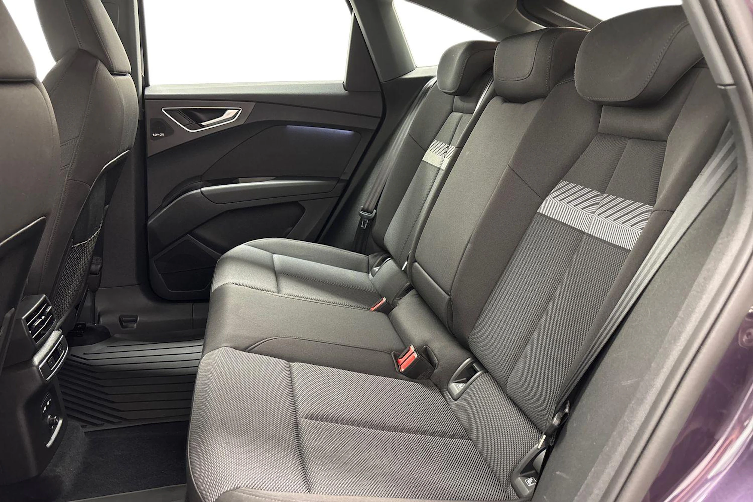 met. vihreä Audi Q4 e-tron 2022 kuva 8.
