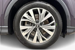 met. vihreä Audi Q4 e-tron 2022 kuva 9.