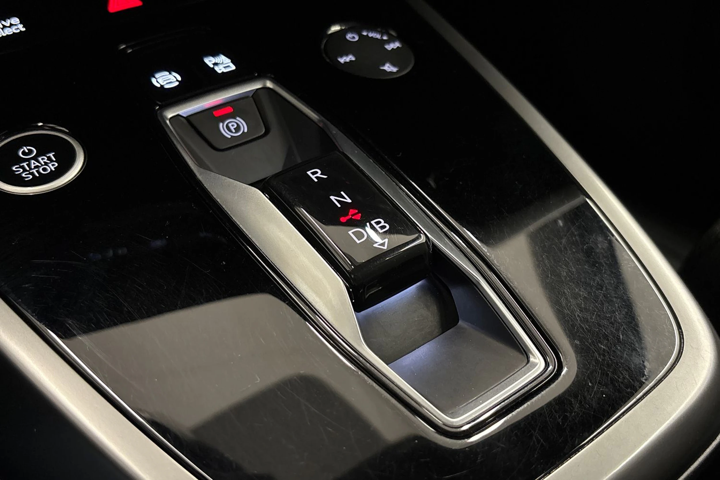 met. vihreä Audi Q4 e-tron 2022 kuva 12.
