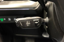 met. vihreä Audi Q4 e-tron 2022 kuva 15.