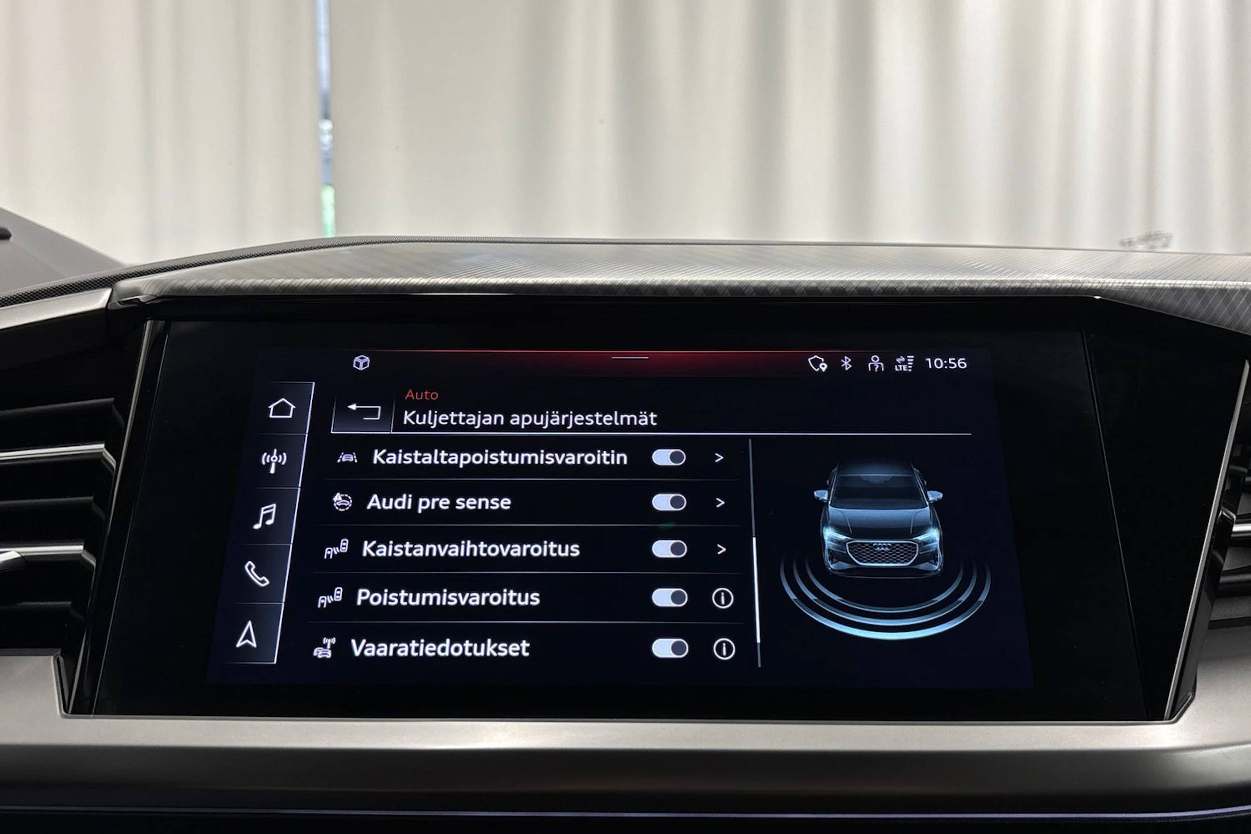 met. vihreä Audi Q4 e-tron 2022 kuva 21.