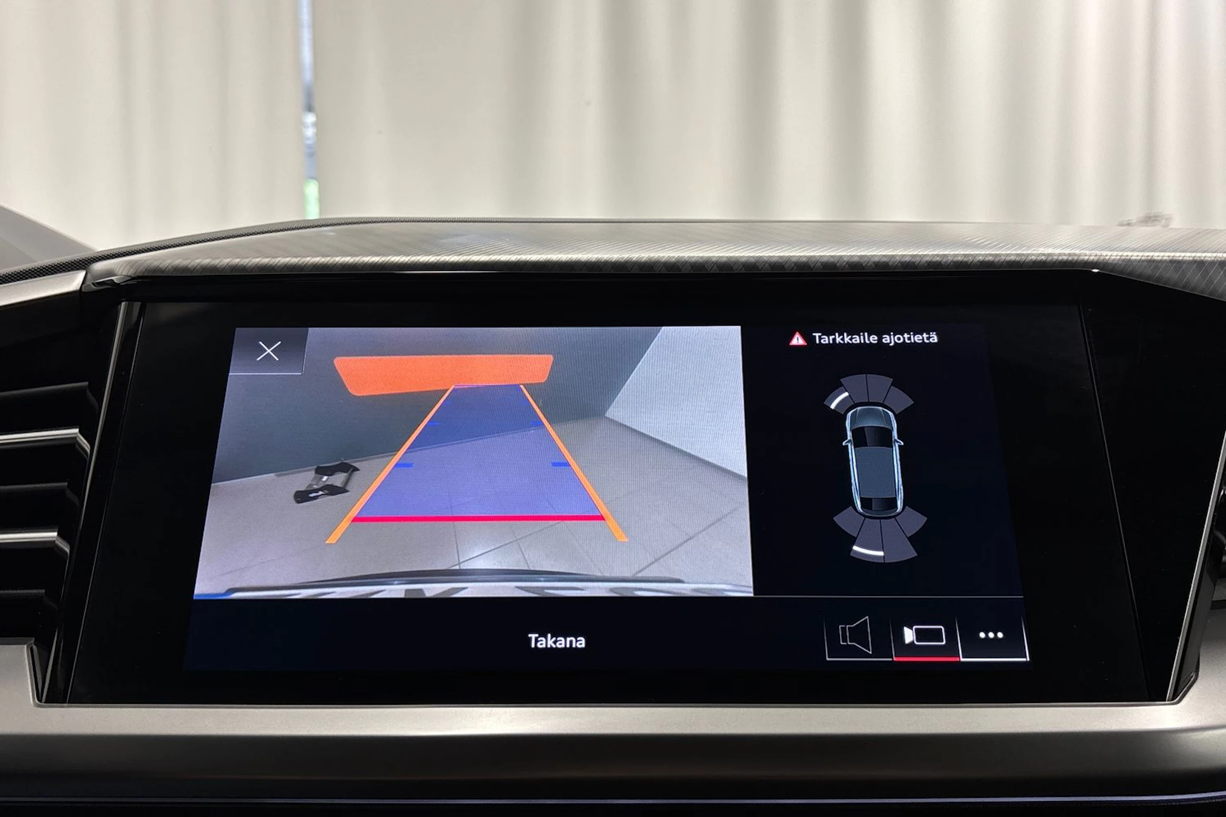 met. vihreä Audi Q4 e-tron 2022 kuva 23.