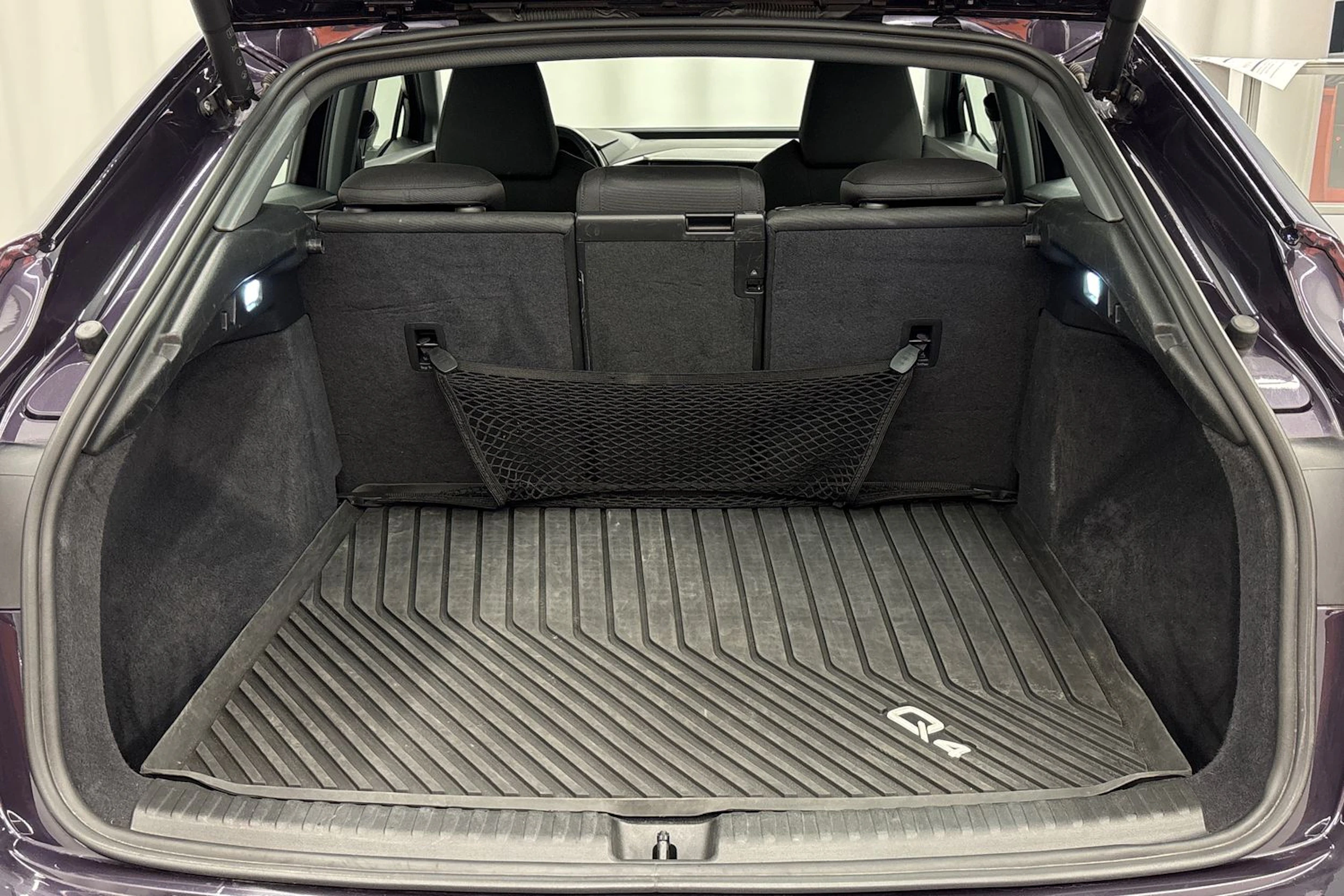 met. vihreä Audi Q4 e-tron 2022 kuva 26.