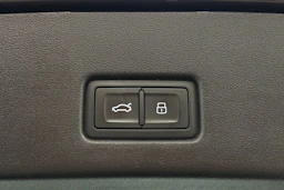 met. vihreä Audi Q4 e-tron 2022 kuva 27.
