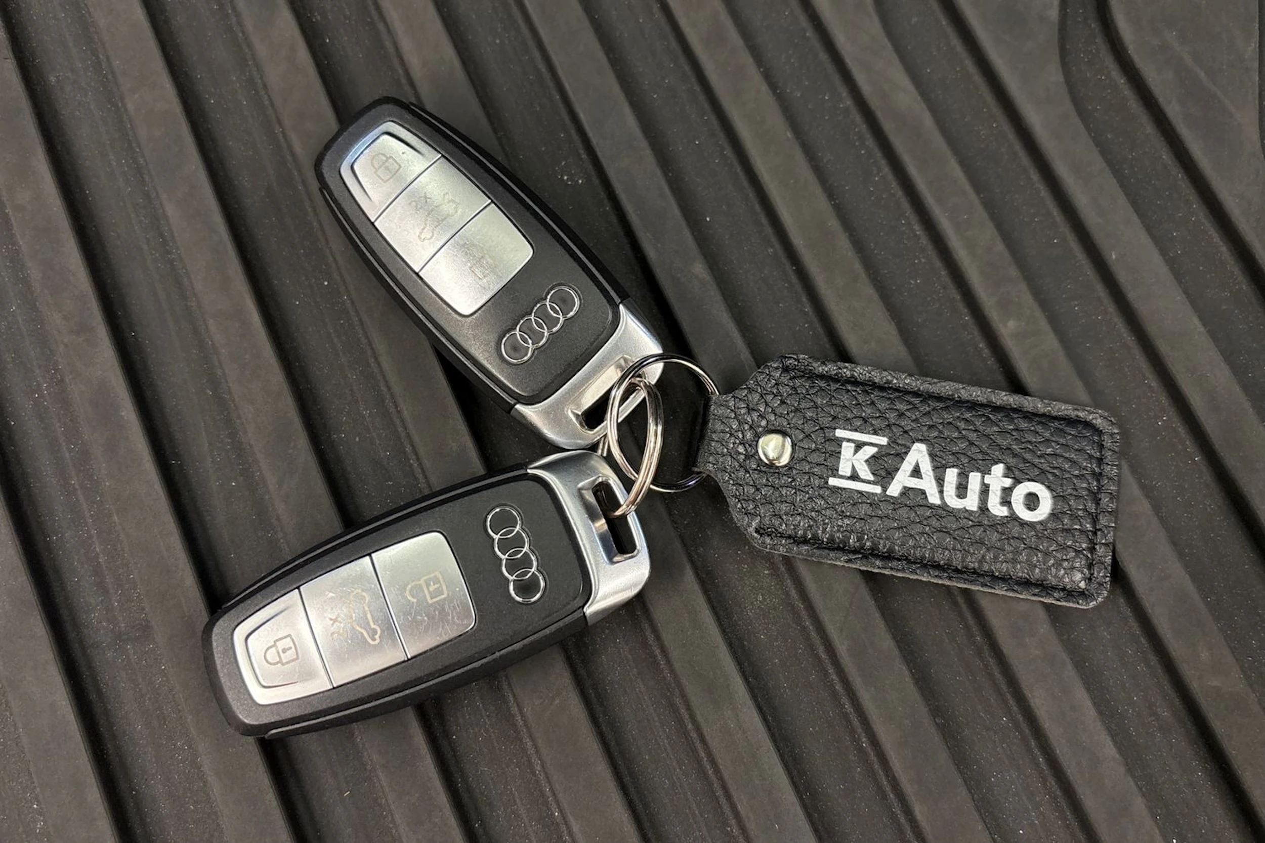 met. vihreä Audi Q4 e-tron 2022 kuva 28.