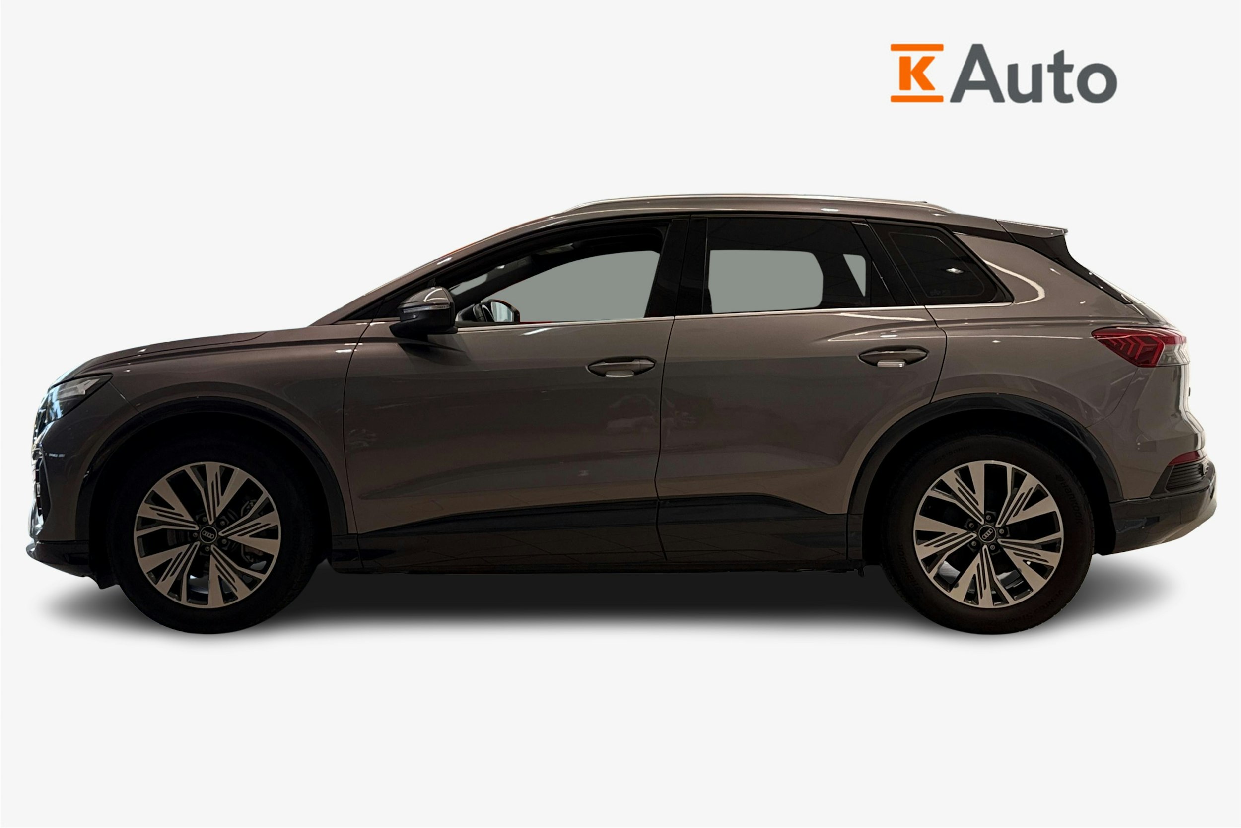 harmaa Audi Q4 e-tron 2022 kuva 6.
