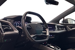 harmaa Audi Q4 e-tron 2022 kuva 7.
