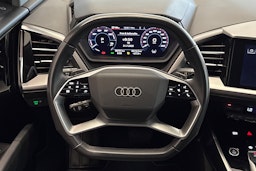 harmaa Audi Q4 e-tron 2022 kuva 8.