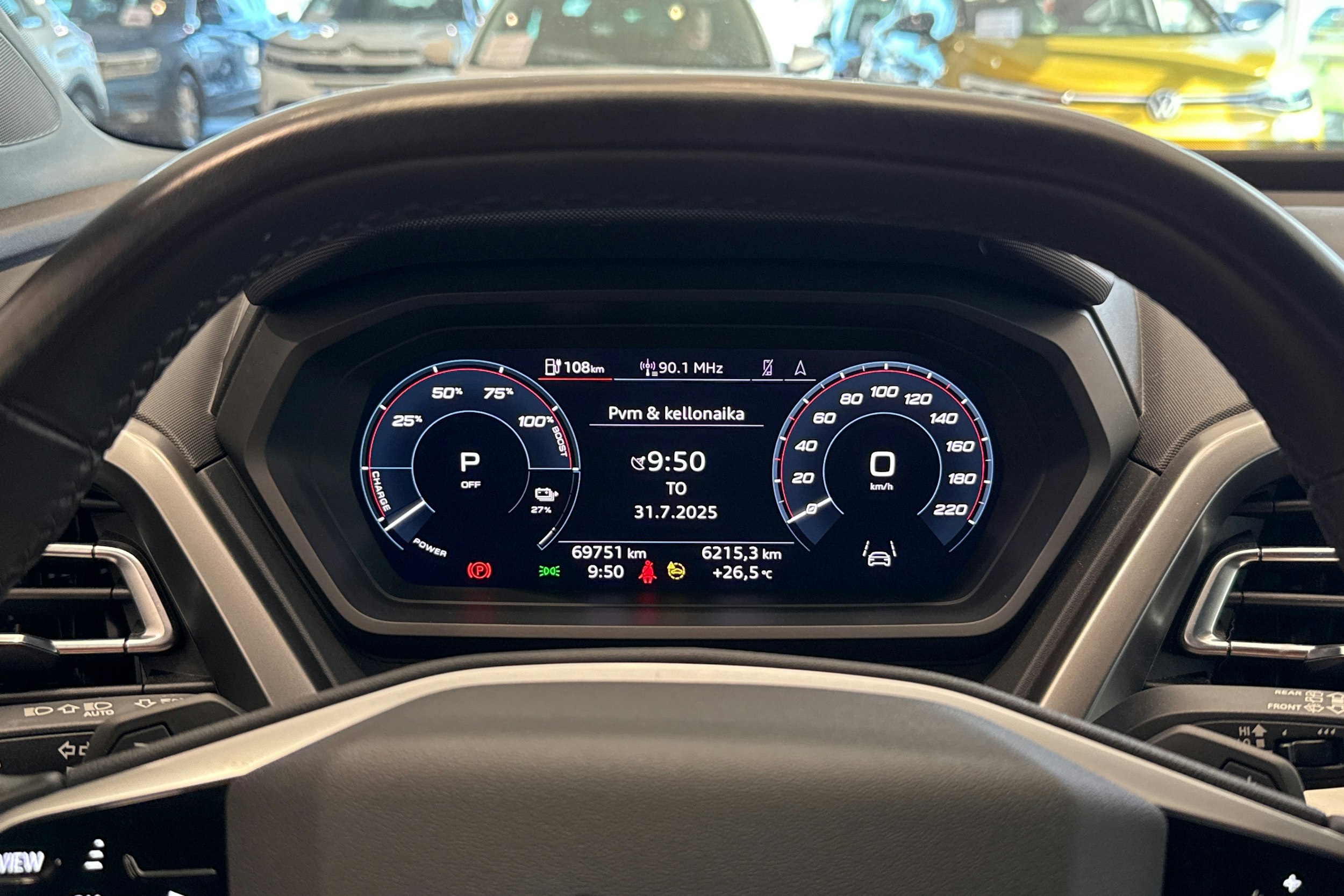 harmaa Audi Q4 e-tron 2022 kuva 10.