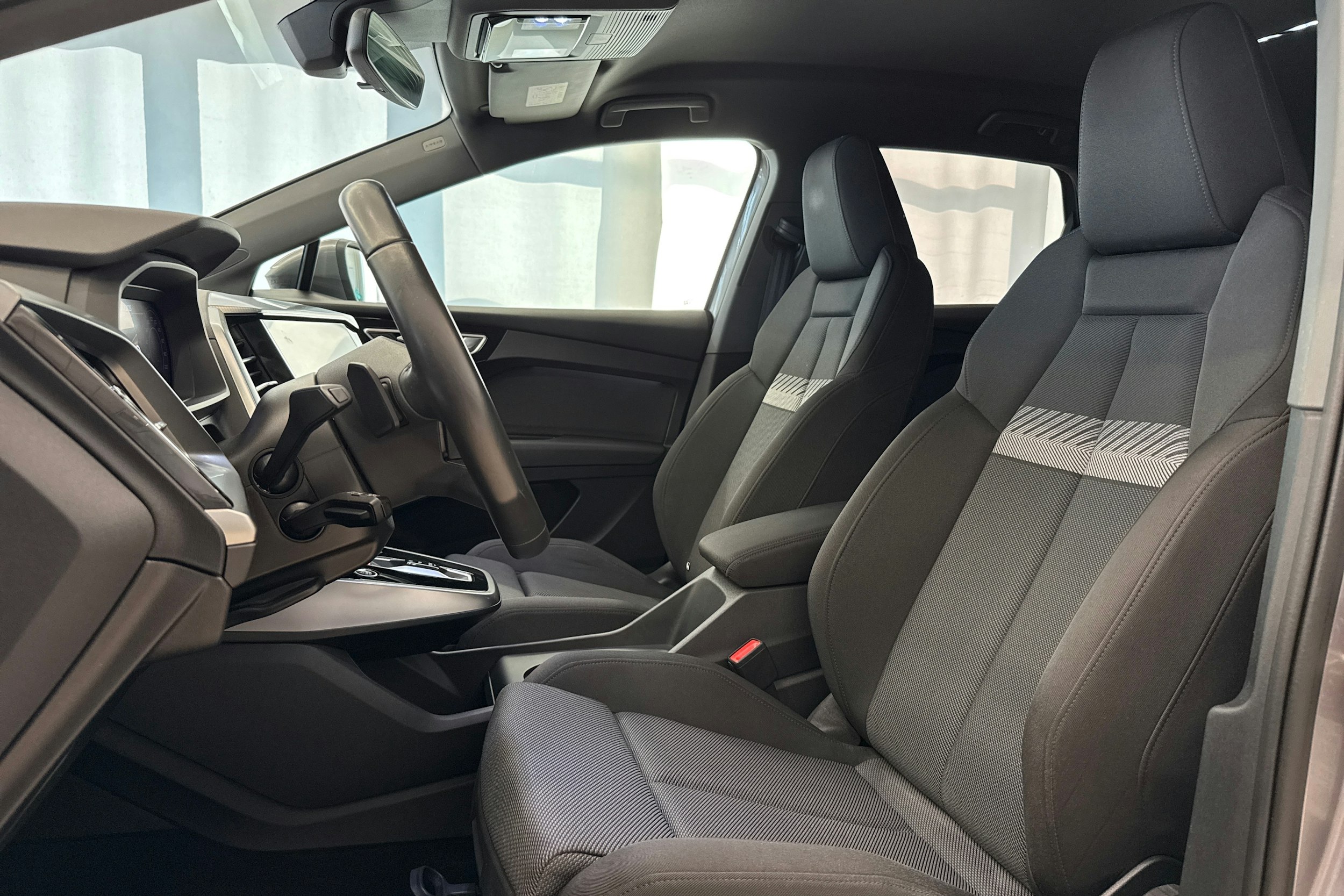 harmaa Audi Q4 e-tron 2022 kuva 20.