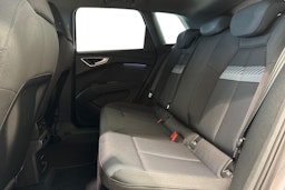 harmaa Audi Q4 e-tron 2022 kuva 21.