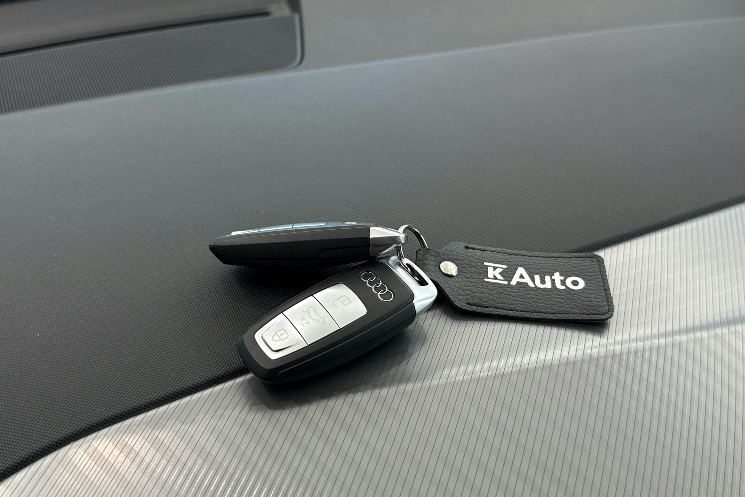 harmaa Audi Q4 e-tron 2022 kuva 25.
