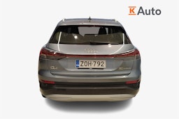 Sininen Audi Q4 e-tron 2022 kuva 3.