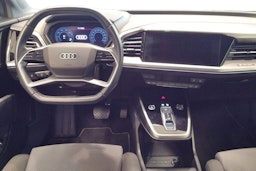 Sininen Audi Q4 e-tron 2022 kuva 9.