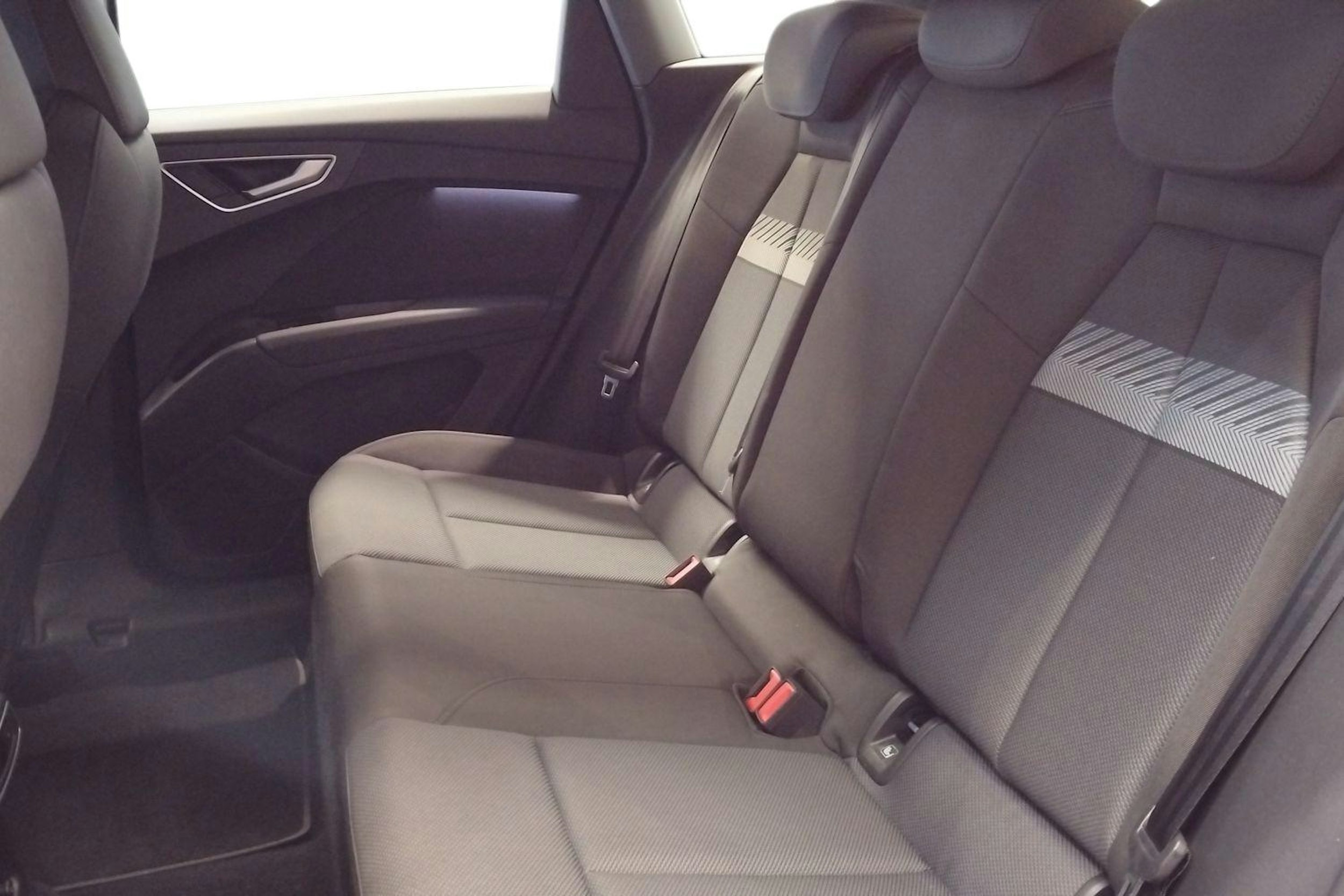 Sininen Audi Q4 e-tron 2022 kuva 10.