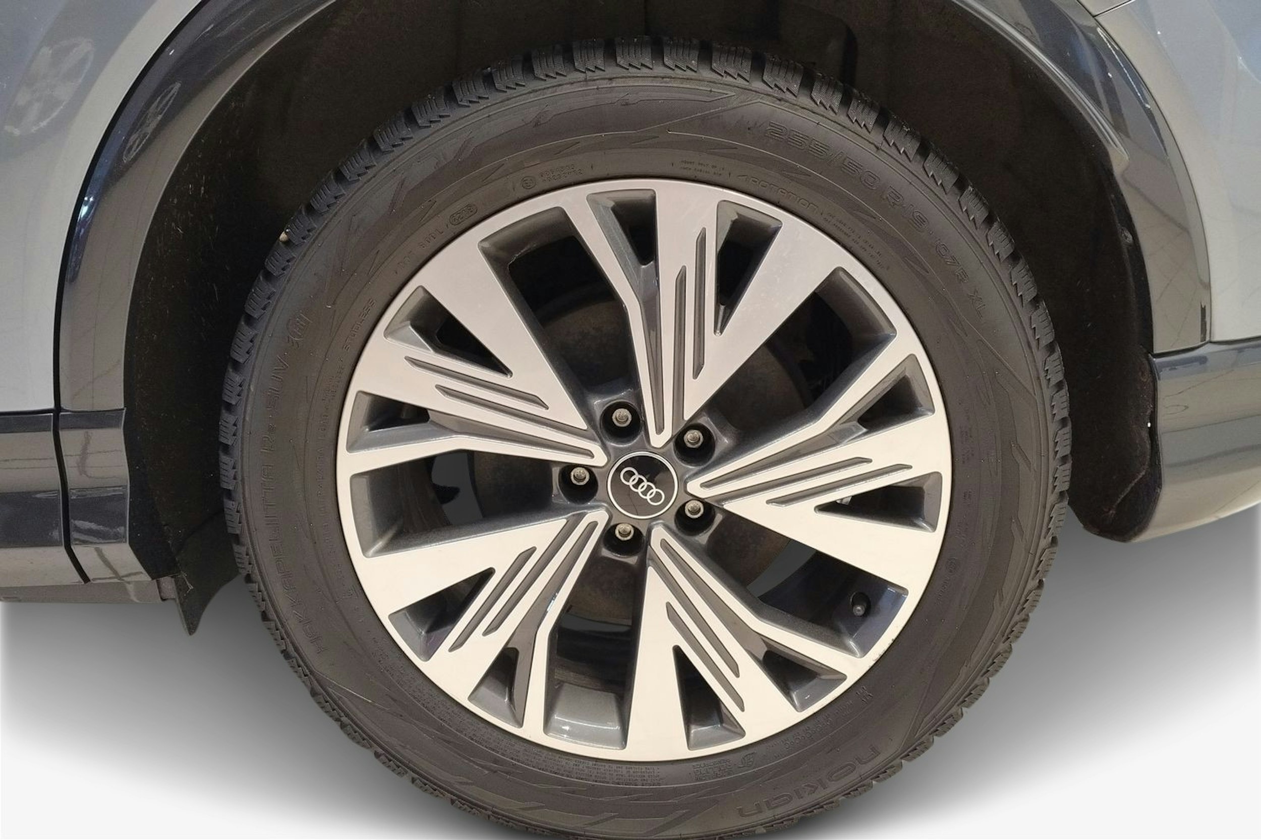 Sininen Audi Q4 e-tron 2022 kuva 11.