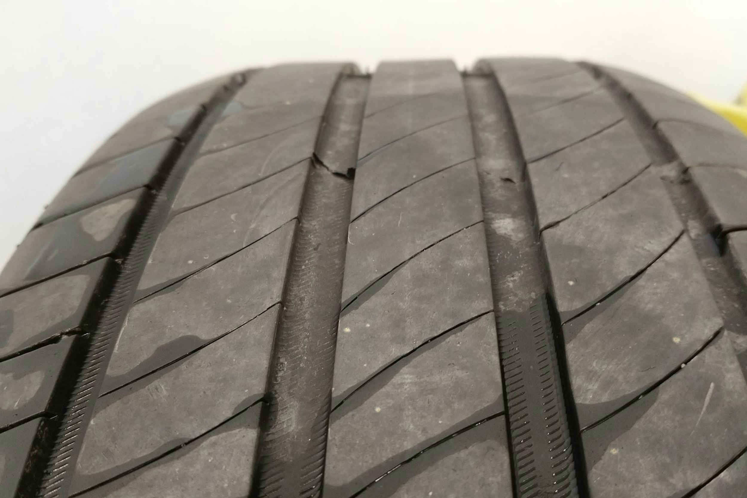 Sininen Audi Q4 e-tron 2022 kuva 13.