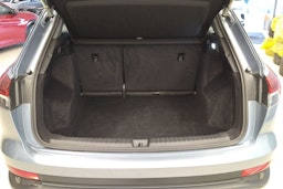 Sininen Audi Q4 e-tron 2022 kuva 14.