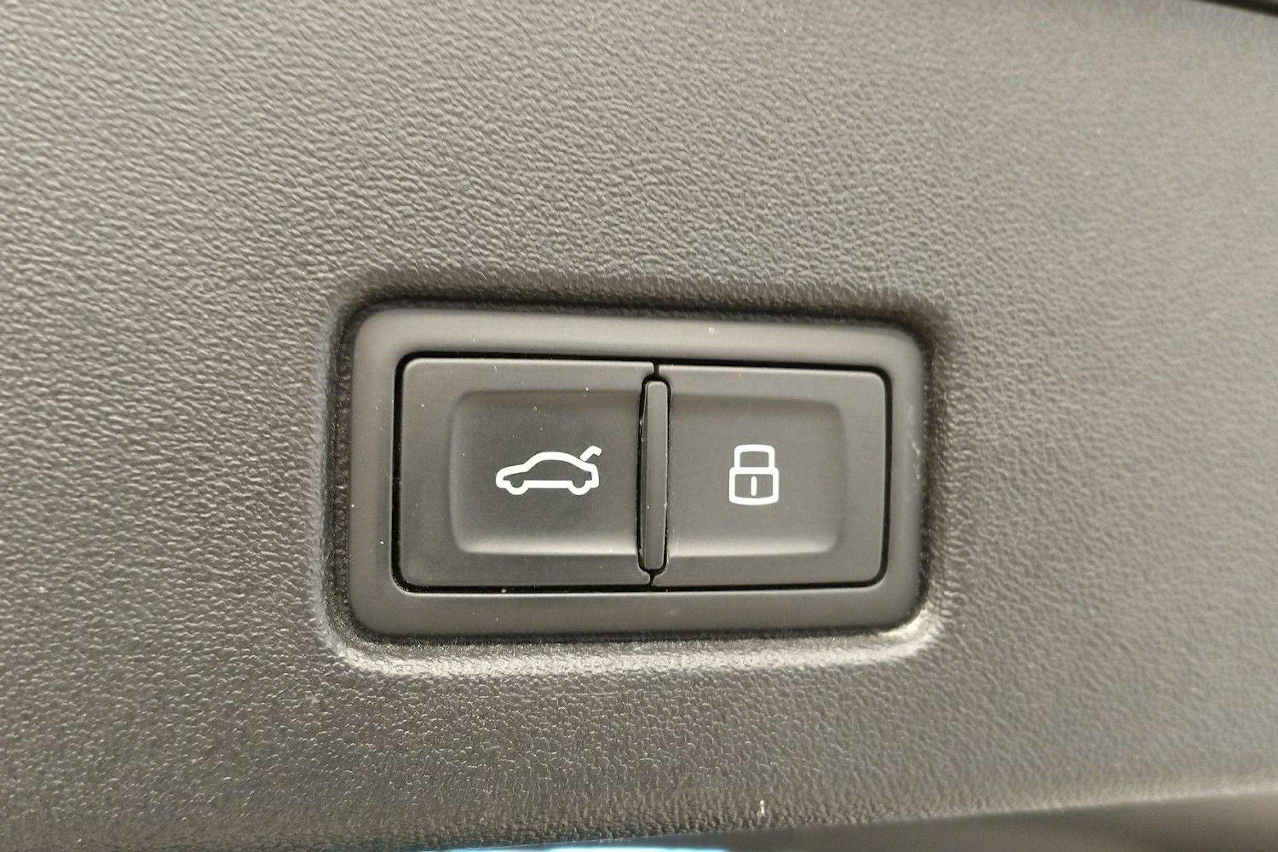 Sininen Audi Q4 e-tron 2022 kuva 15.