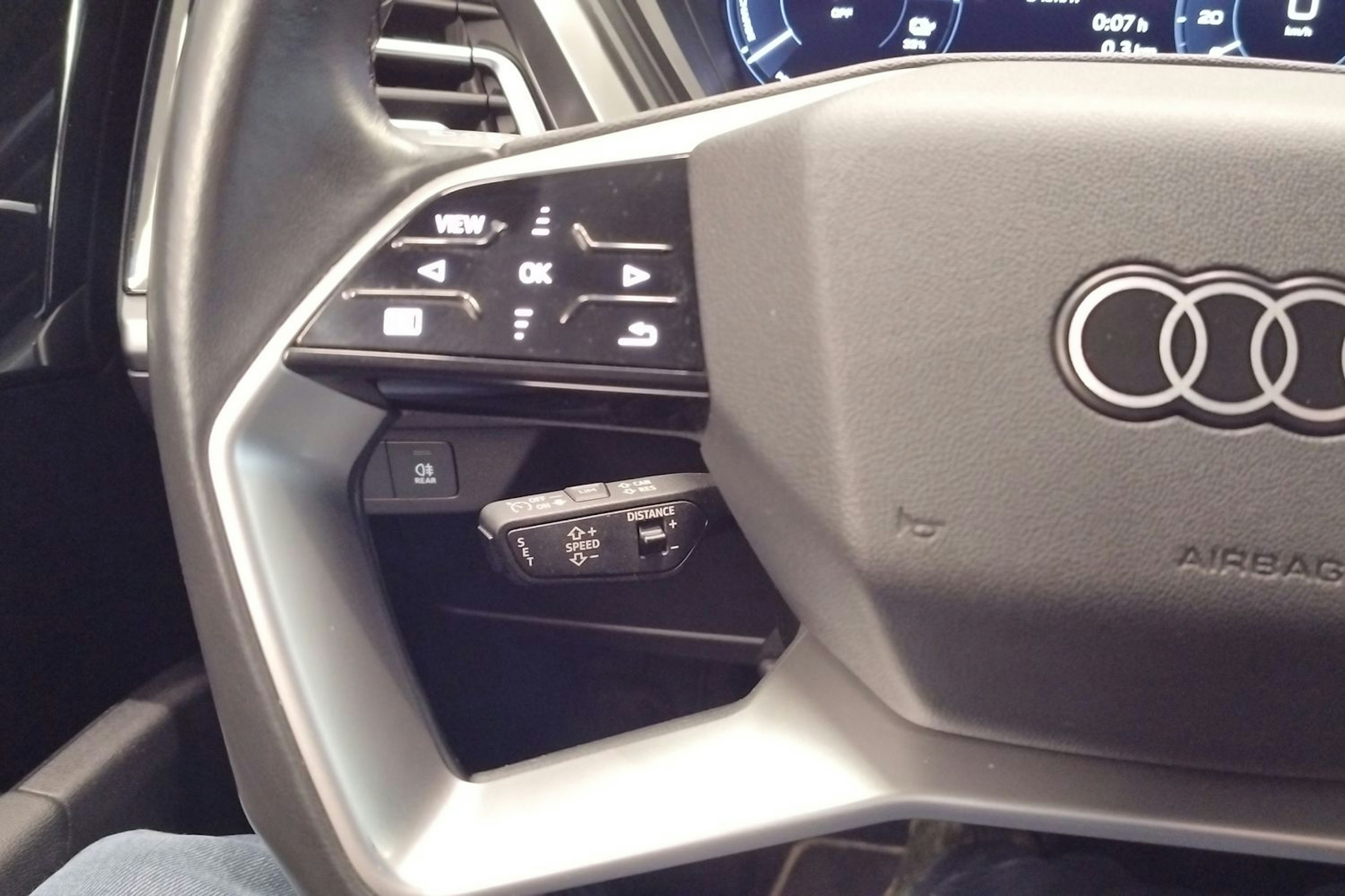 Sininen Audi Q4 e-tron 2022 kuva 17.