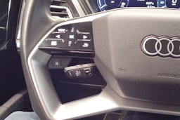 Sininen Audi Q4 e-tron 2022 kuva 17.