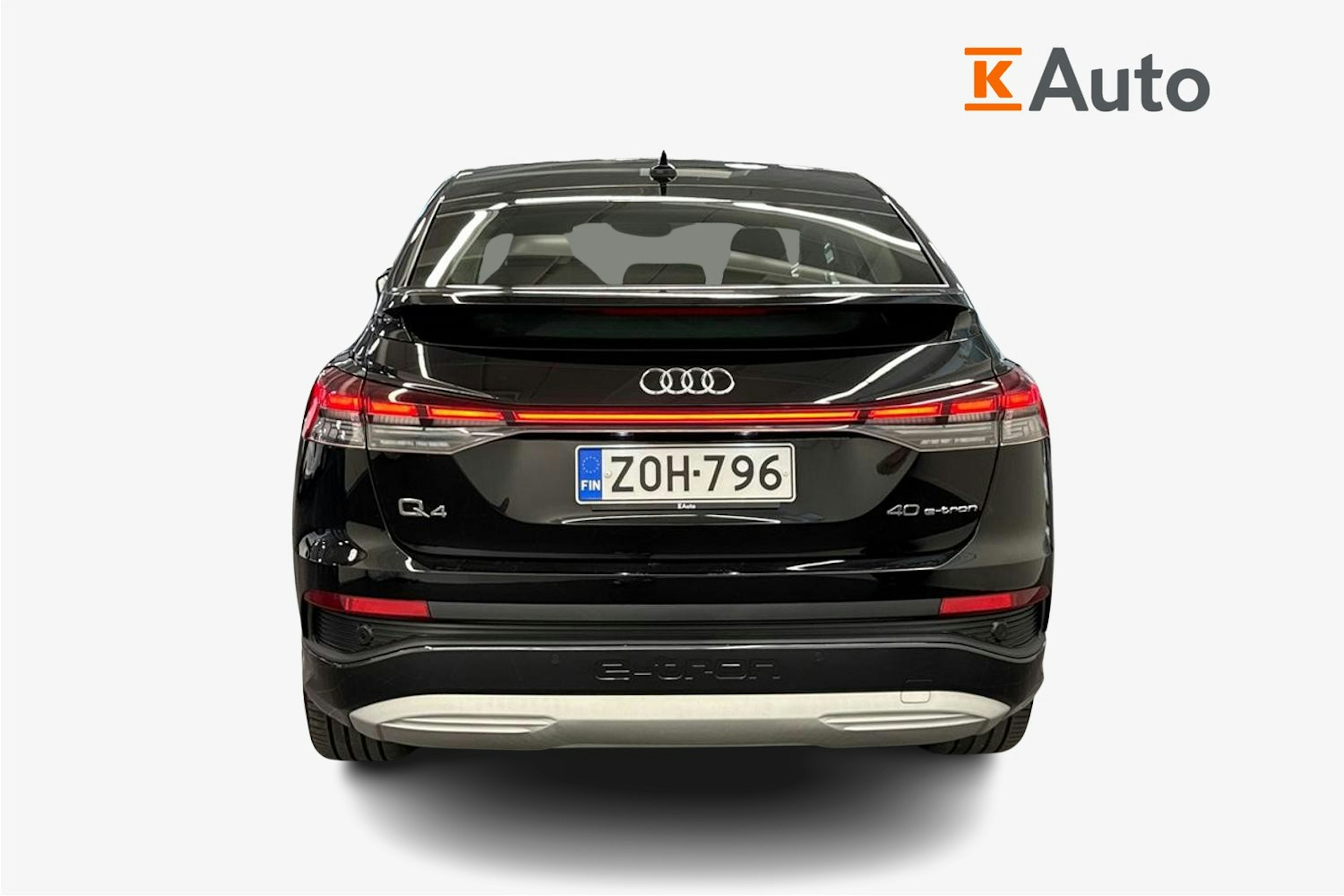 musta Audi Q4 e-tron 2022 kuva 3.