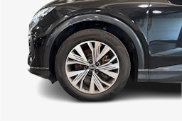 musta Audi Q4 e-tron 2022 kuva 11.