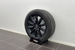 musta Audi Q4 e-tron 2022 kuva 13.