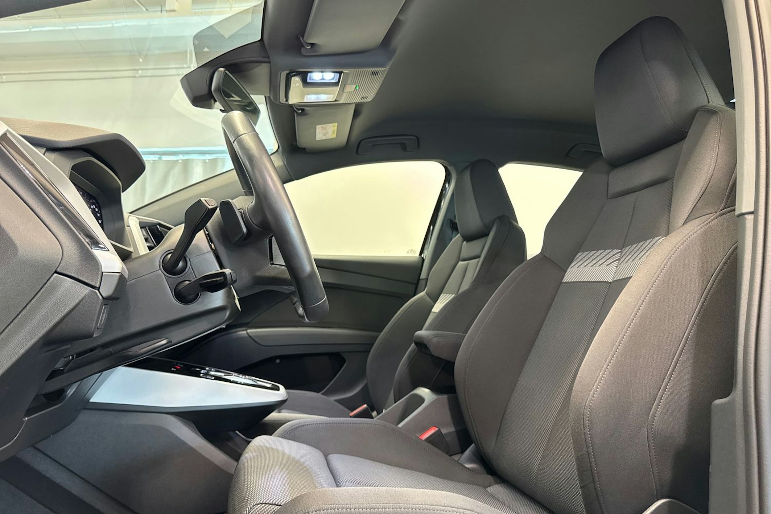 musta Audi Q4 e-tron 2022 kuva 14.