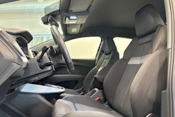 musta Audi Q4 e-tron 2022 kuva 14.