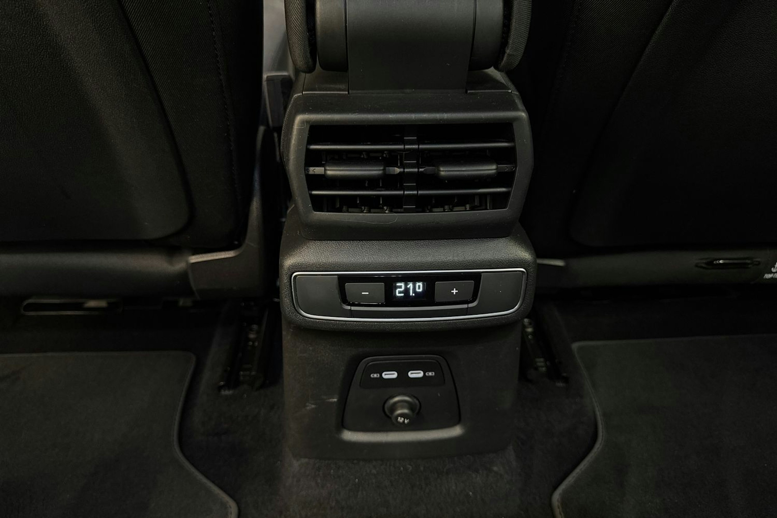 musta Audi Q4 e-tron 2022 kuva 15.