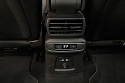 musta Audi Q4 e-tron 2022 kuva 15.